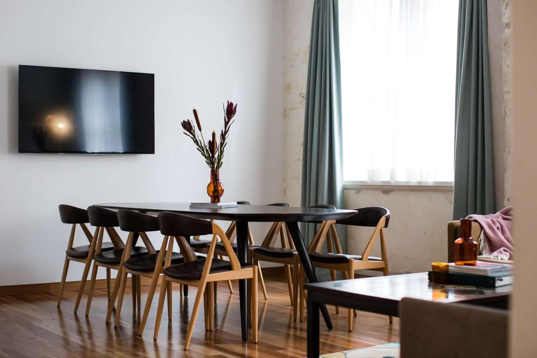 فندق ذا أولد كليير سيدني المظهر الخارجي الصورة A living room in a shared apartment
